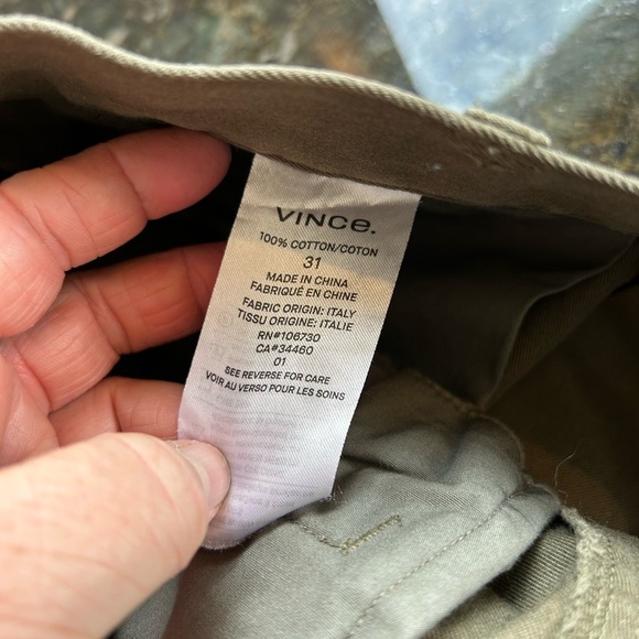 Vince women’s cotton chino shorts. 9” inseam. Classic olive color. Frayed edge. - Picture 7 of 10